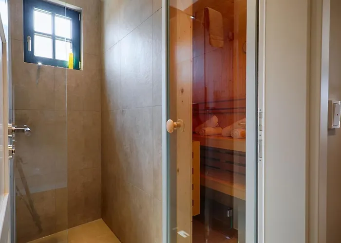 Reetland Am - Premium Reetdachvilla Mit 3 Schlafzimmern, Sauna Und Kamin F19 بيت للعطل *